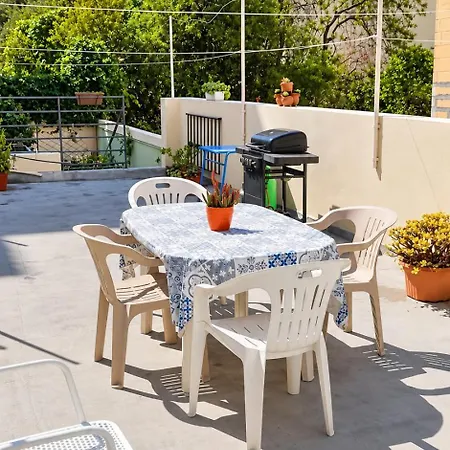 Ta' Pace, Apartman *